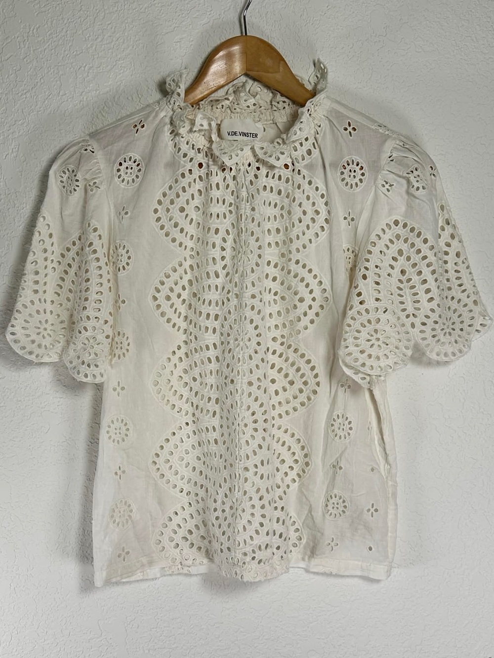 V.DE. Vinster White Eyelet Top